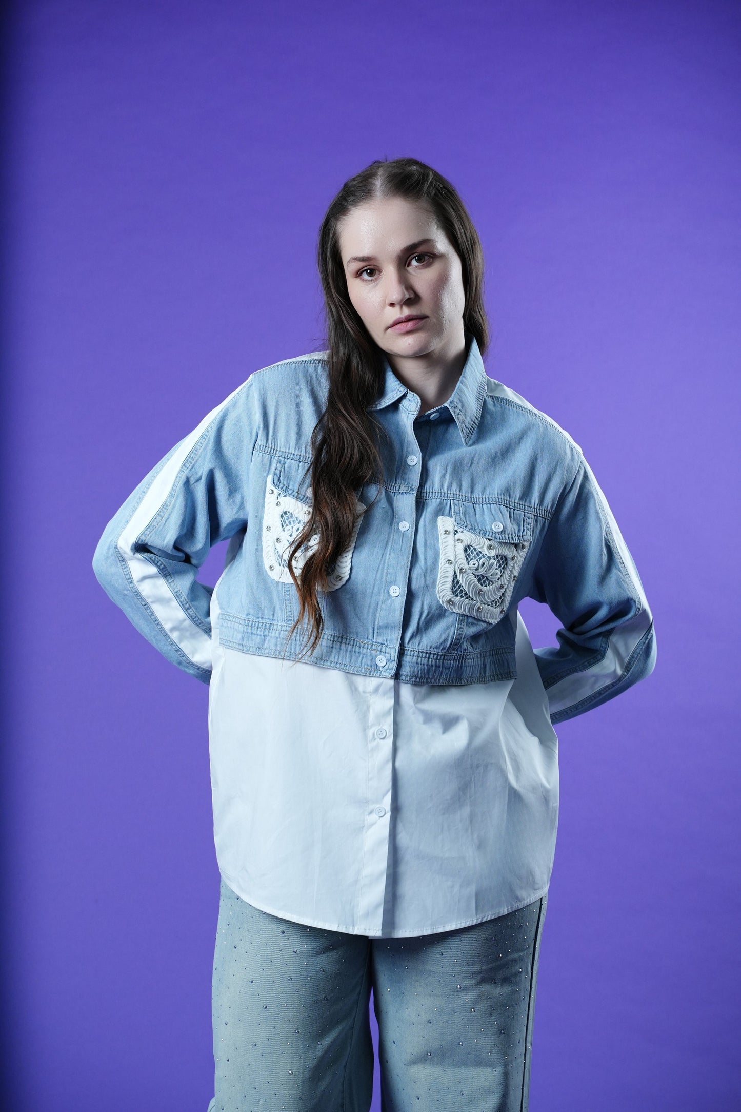Curved hemline hip-length denim and cotton poplin shirt for women